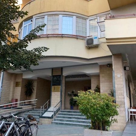Urban Charm Studio With Balcony Tiranë Luaran gambar