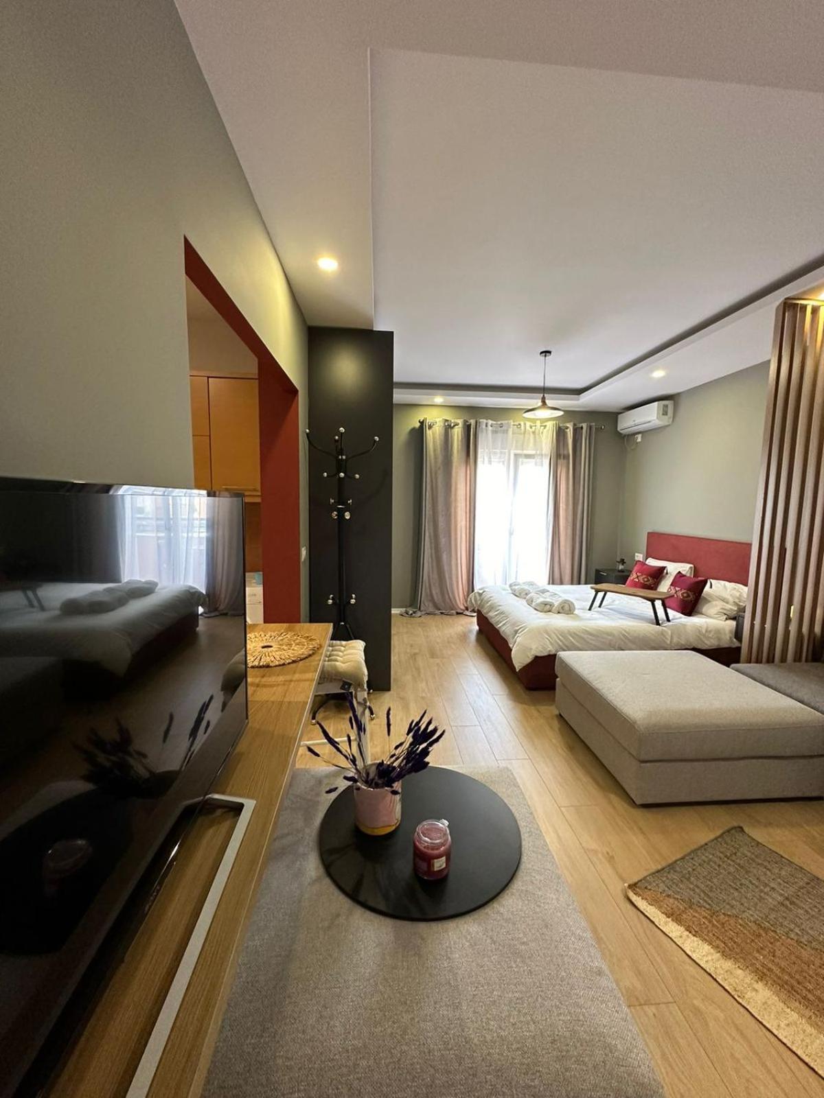 Urban Charm Studio With Balcony Tiranë Luaran gambar