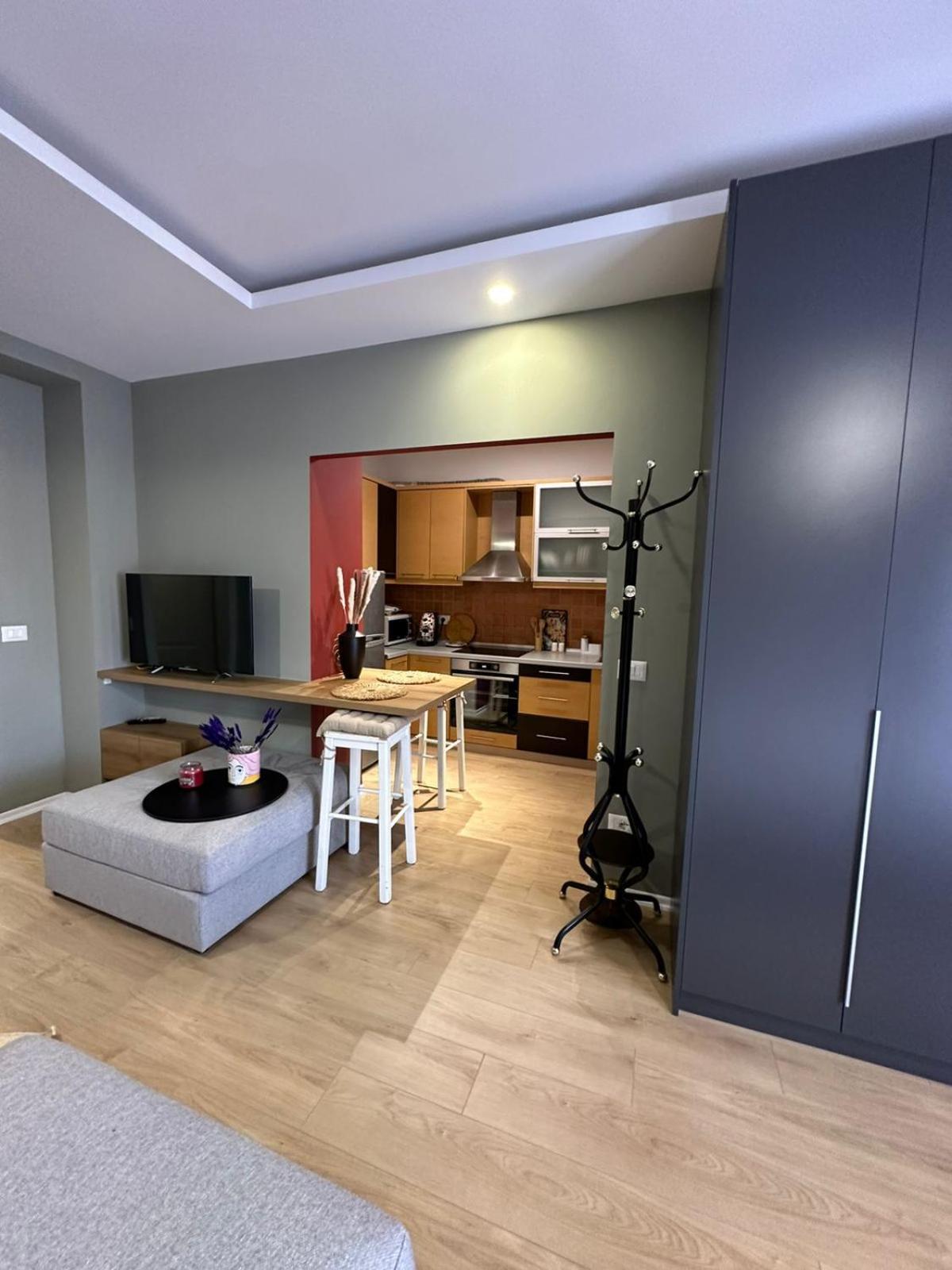 Urban Charm Studio With Balcony Tiranë Luaran gambar