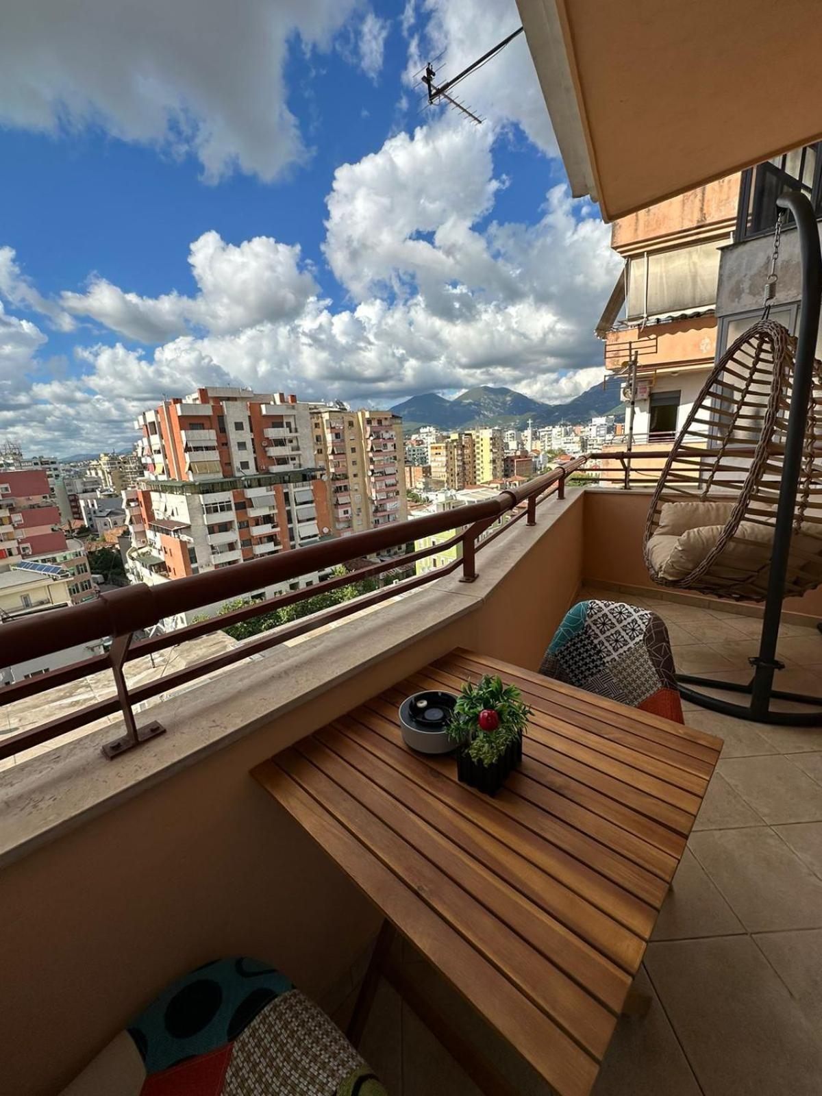 Urban Charm Studio With Balcony Tiranë Luaran gambar