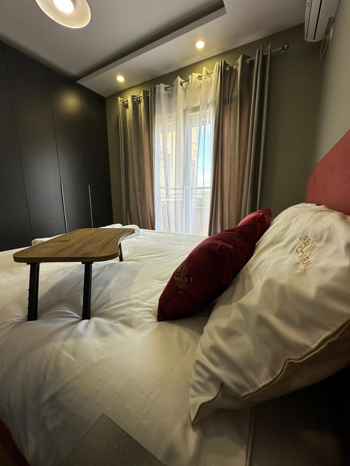 Urban Charm Studio With Balcony Tiranë Luaran gambar